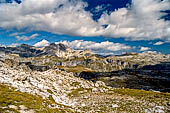 Trekking nel Parco Naturale Puez-Odle. Da Passo Gardena al Rifugio Puez, vista verso il Puez. 